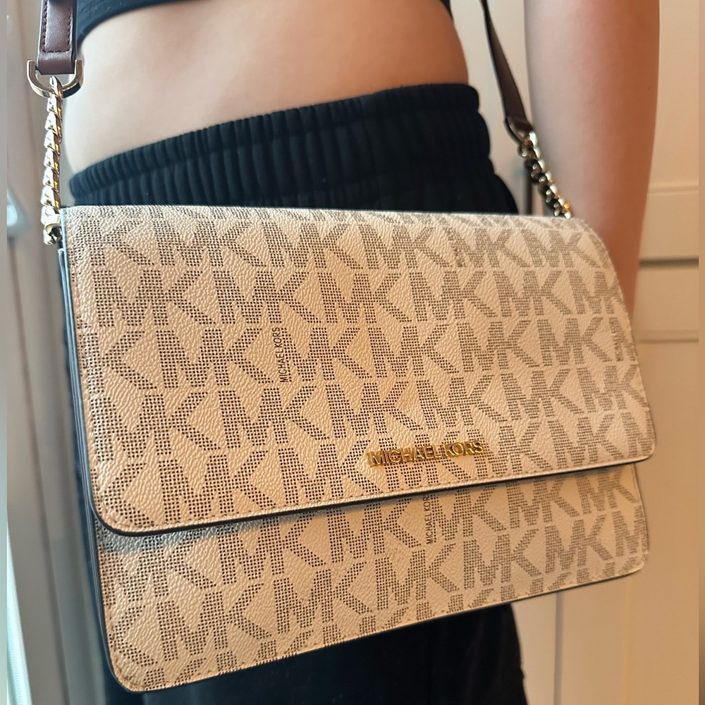 MK Jet Set medium crossbody bag